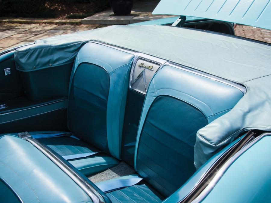 Интерьер Pontiac Bonneville Custom Convertible (2567SD) 1958 года  (фото 23 из 28)